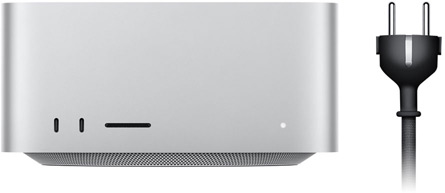 Mac Studio, Vorderseite, zwei USB‑C Anschlüsse, SDXC Kartensteckplatz, Statusanzeige, nach unten zulaufende Basis, flache Oberseite, gerundete Ecken, gerade Kanten, Farbe Silber, Netzkabel in Schwarz mit drei­poligem Netzanschluss
