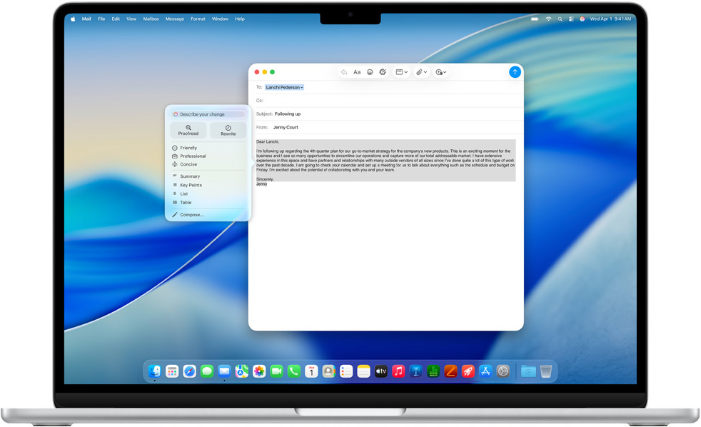 MacBook Air visar skrivverktyg med Apple Intelligence som skriver ett mejl