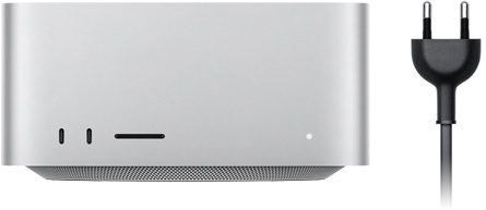 Mac Studio의 정면. USB-C 포트 2개, SDXC 카드 슬롯, 상태 표시등, 하단의 테이퍼형 베이스, 평평한 상단, 둥근 형태의 모서리, 직선 형태의 가장자리, 실버 마감이 보입니다. 전원 코드가 나란히 놓여 있습니다.