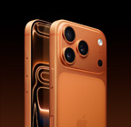 コズミックオレンジの仕上げのiPhone 17 Pro、斜め後ろから見た外観。上部の凸部にPro Fusionカメラシステムがあり、カメラコントロールボタンが見える。前面と側面の外観、オールスクリーンのデザイン、アクションボタン、音量調節ボタン